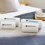 Host Wise - Flat W Free Private Parking - Bright & Cozy *