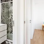 Host Wise - Flat W Free Private Parking - Bright & Cozy Appartamento Oporto