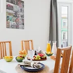 アパート Host Wise - Flat W Free Private Parking - Bright & Cozy ポルト
