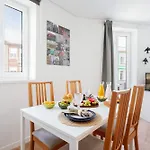 Host Wise - Flat W Free Private Parking - Bright & Cozy Oporto