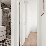 アパート Host Wise - Flat W Free Private Parking - Bright & Cozy *