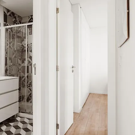 דירה Host Wise - Flat W Free Private Parking - Bright & Cozy *