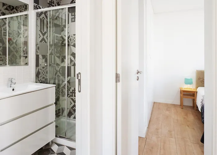 Host Wise - Flat W Free Private Parking - Bright & Cozy Appartement Oporto