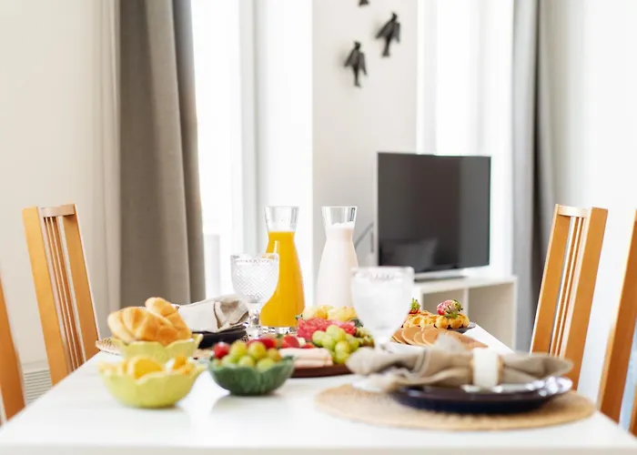 Host Wise - Flat W Free Private Parking - Bright & Cozy * Порту