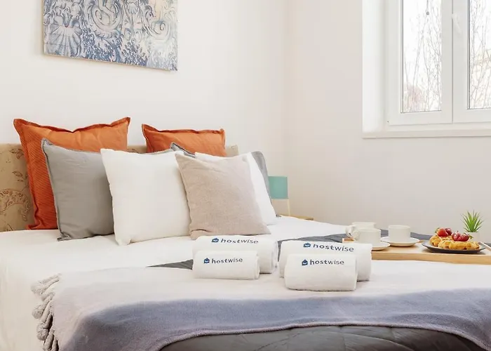 Host Wise - Flat W Free Private Parking - Bright & Cozy Appartement *