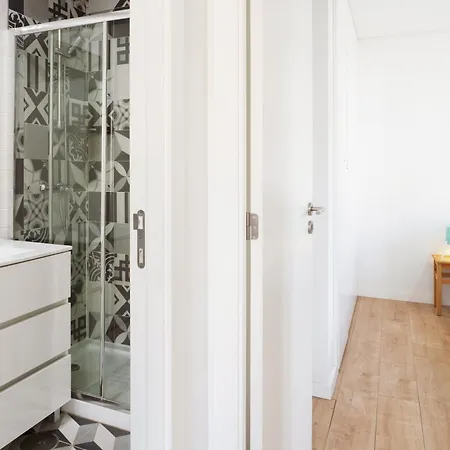 Host Wise - Flat W Free Private Parking - Bright & Cozy Apartamento Porto