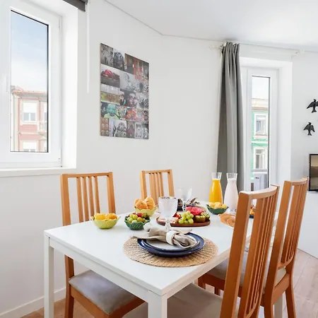 Host Wise - Flat W Free Private Parking - Bright & Cozy Porto