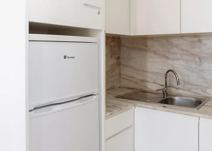 Appartamento Host Wise - Flat W Free Private Parking - Bright & Cozy