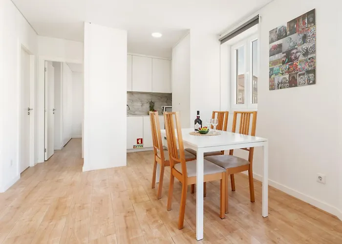 Appartamento Host Wise - Flat W Free Private Parking - Bright & Cozy *