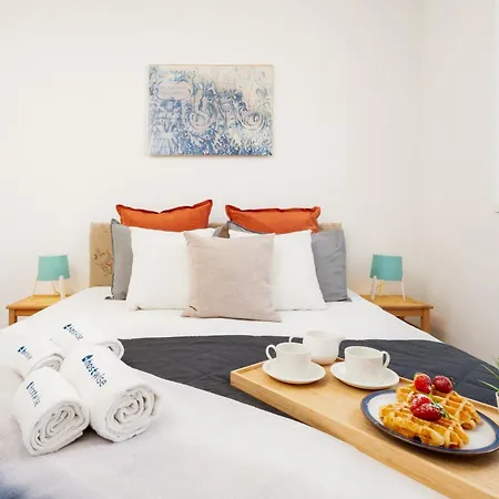 Host Wise - Flat W Free Private Parking - Bright & Cozy 公寓