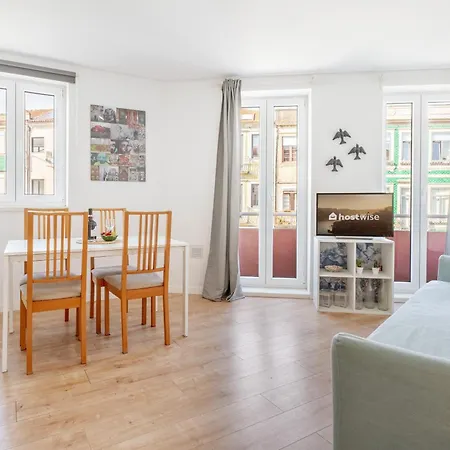 Apartamento Host Wise - Flat W Free Private Parking - Bright & Cozy *