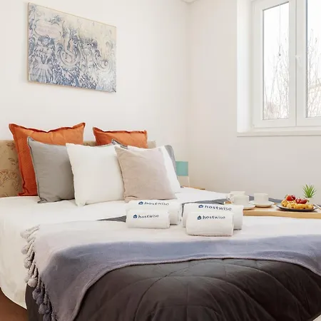 Host Wise - Flat W Free Private Parking - Bright & Cozy Apartamento *
